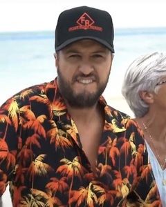 Meet your Posher, Claire